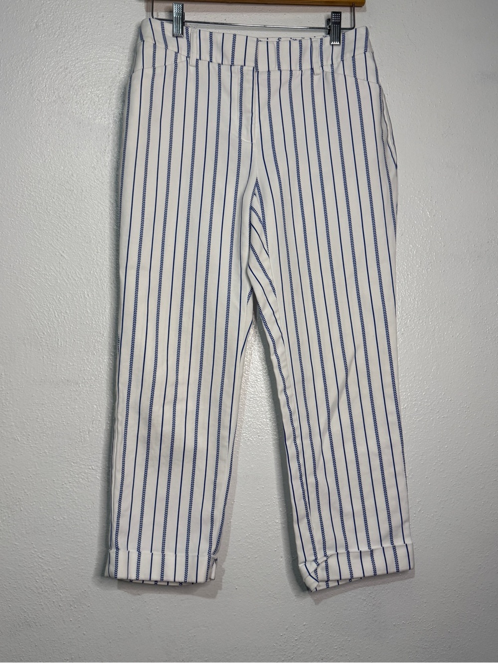 Chicos Striped White and Blue Striped Pants. Sz 00 (Sz 2 or XS).